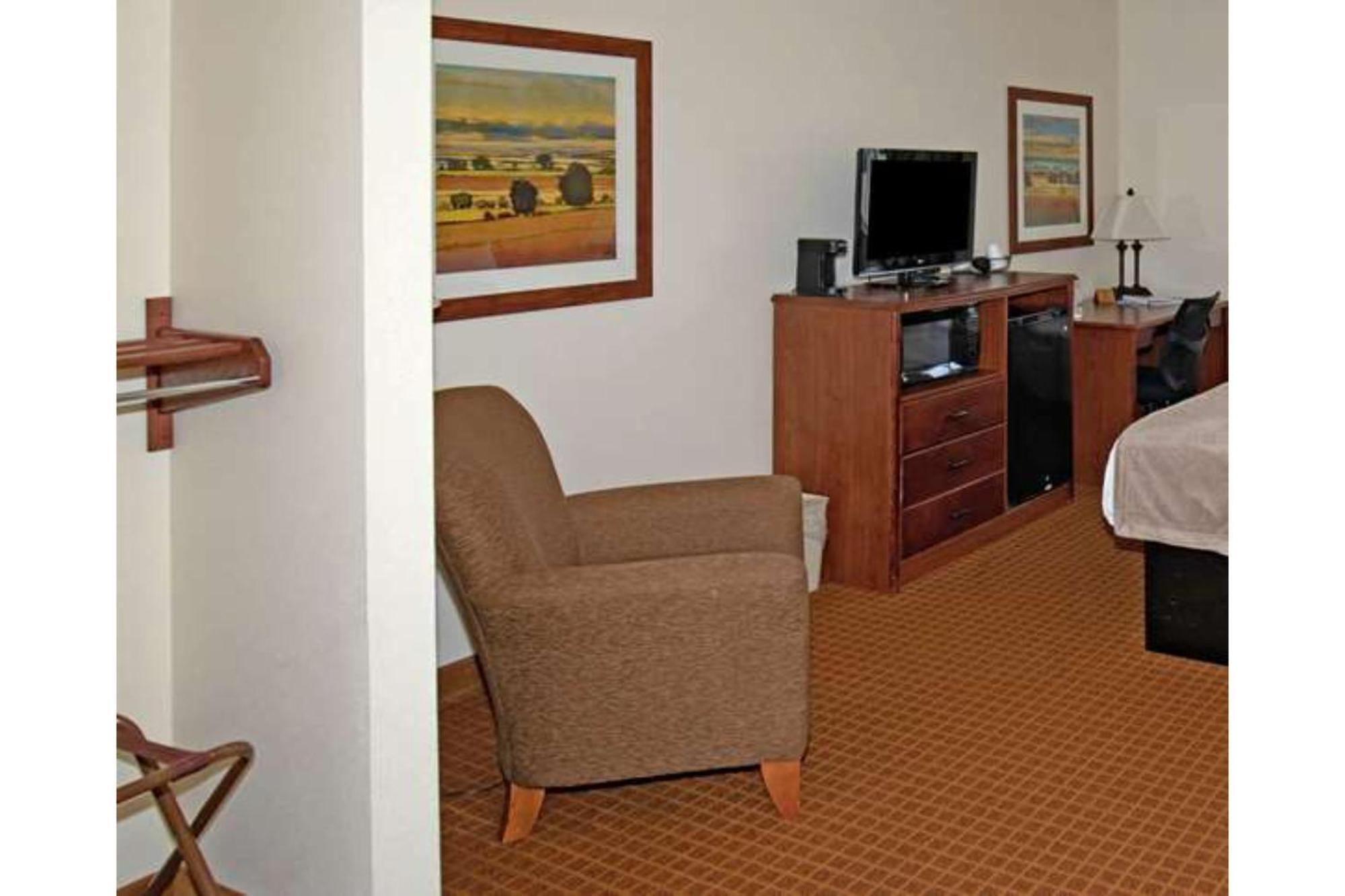 Park View Inn & Suites Hoisington Near Great Bend Exteriör bild