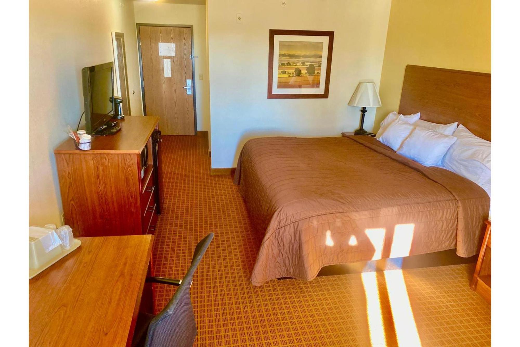 Park View Inn & Suites Hoisington Near Great Bend Exteriör bild