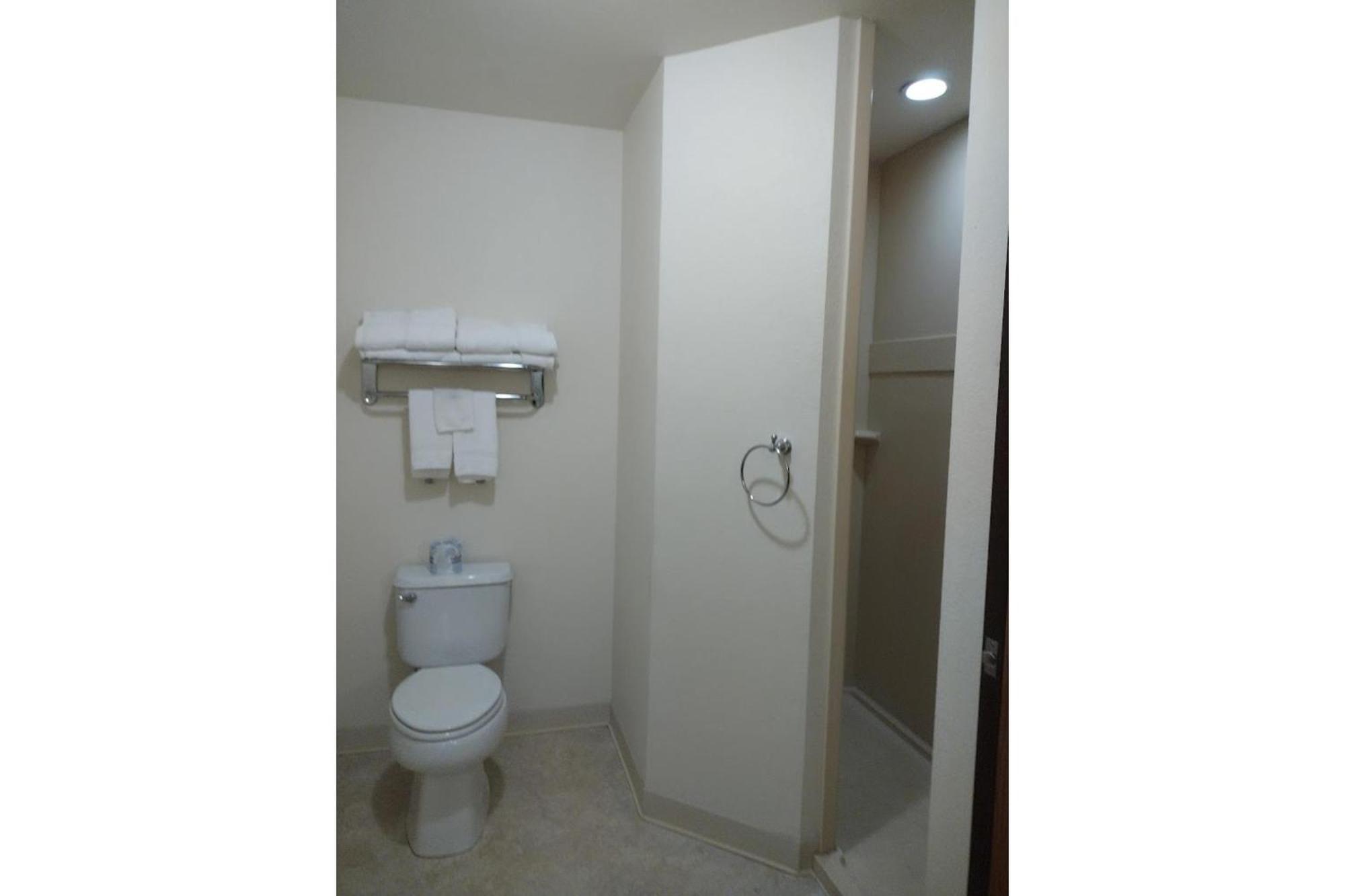 Park View Inn & Suites Hoisington Near Great Bend Exteriör bild