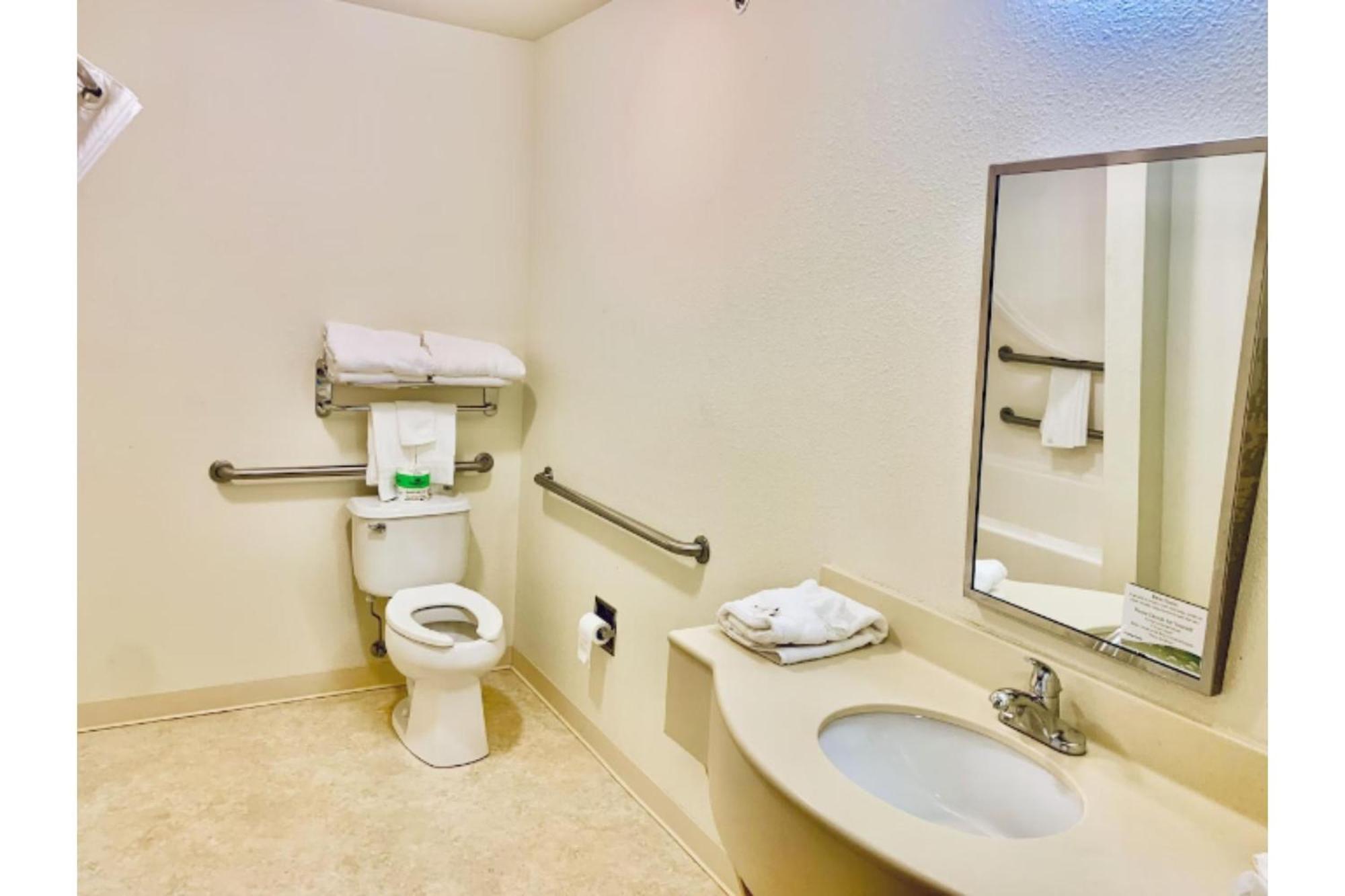 Park View Inn & Suites Hoisington Near Great Bend Exteriör bild