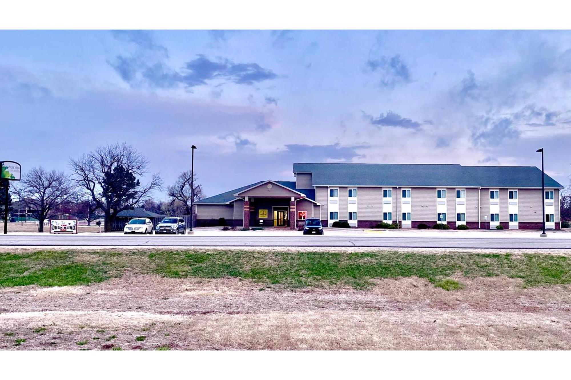 Park View Inn & Suites Hoisington Near Great Bend Exteriör bild