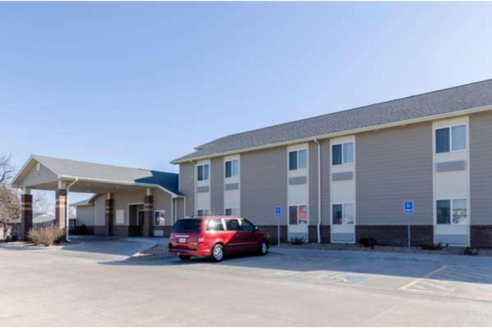 Park View Inn & Suites Hoisington Near Great Bend Exteriör bild