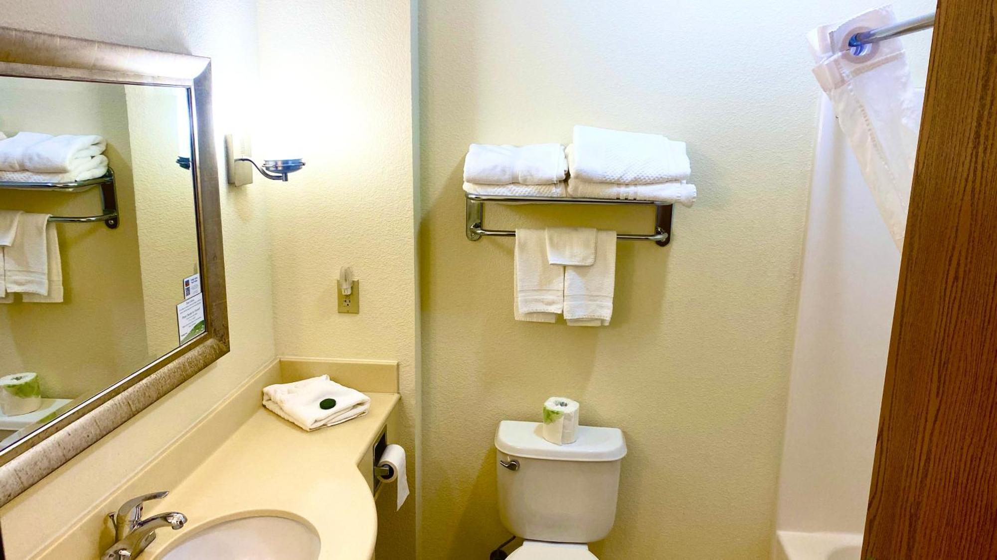 Park View Inn & Suites Hoisington Near Great Bend Exteriör bild