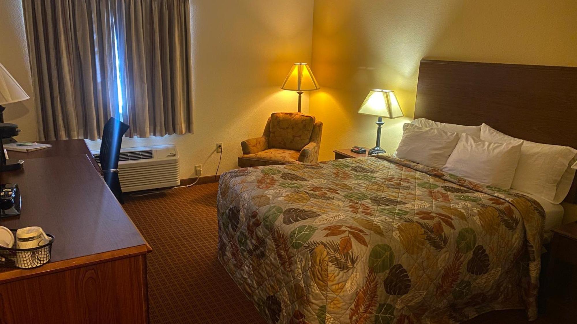 Park View Inn & Suites Hoisington Near Great Bend Exteriör bild